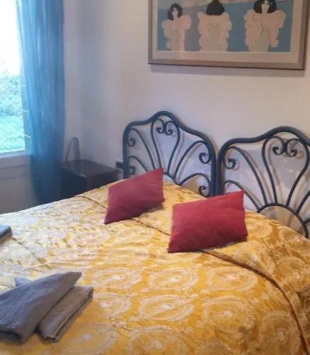 Beatiful Modern Flat Centre With Private Lounge Area Relax * 베니스