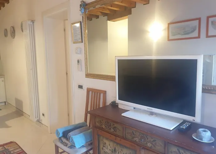 Apartman Beatiful Modern Flat Centre With Private Lounge Area Relax Velence