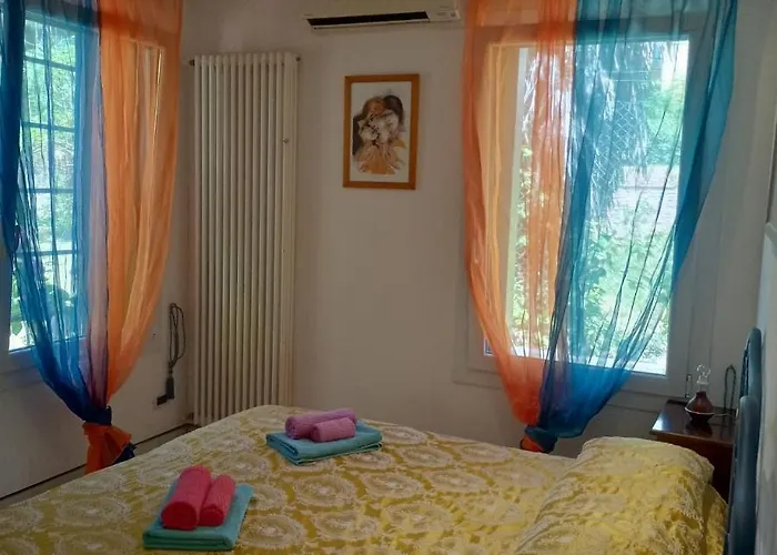 Beatiful Modern Flat Centre With Private Lounge Area Relax * Velence