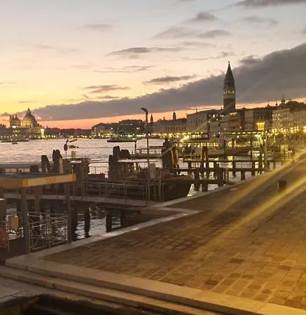 Beatiful Modern Flat Centre With Private Lounge Area Relax Venecia