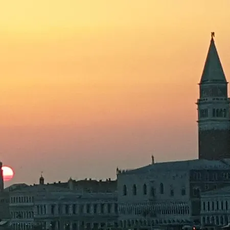 Beatiful Modern Flat Centre With Private Lounge Area Relax * Venecia